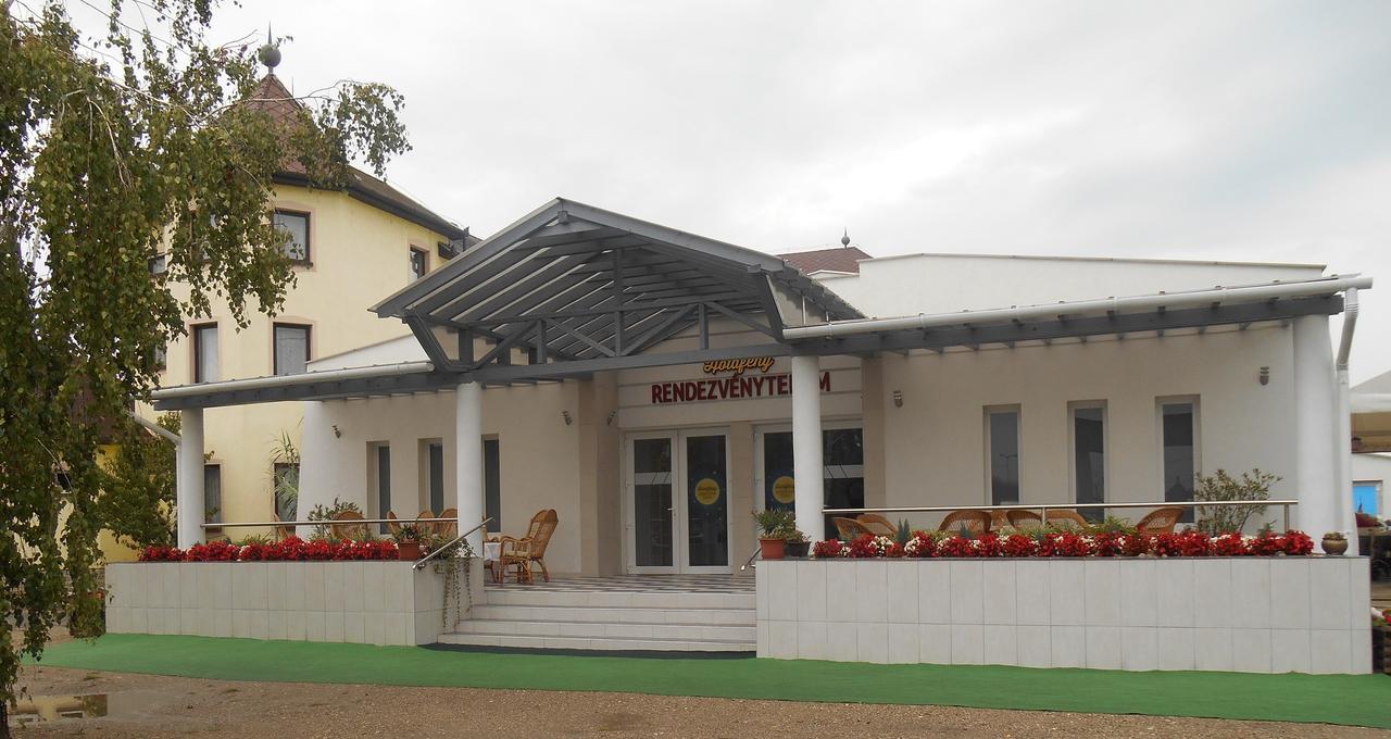 Holdfeny Hotel Forro Exterior photo